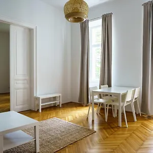 https://living-apartments-linke-wienzeile.vienna-besthotels.com
